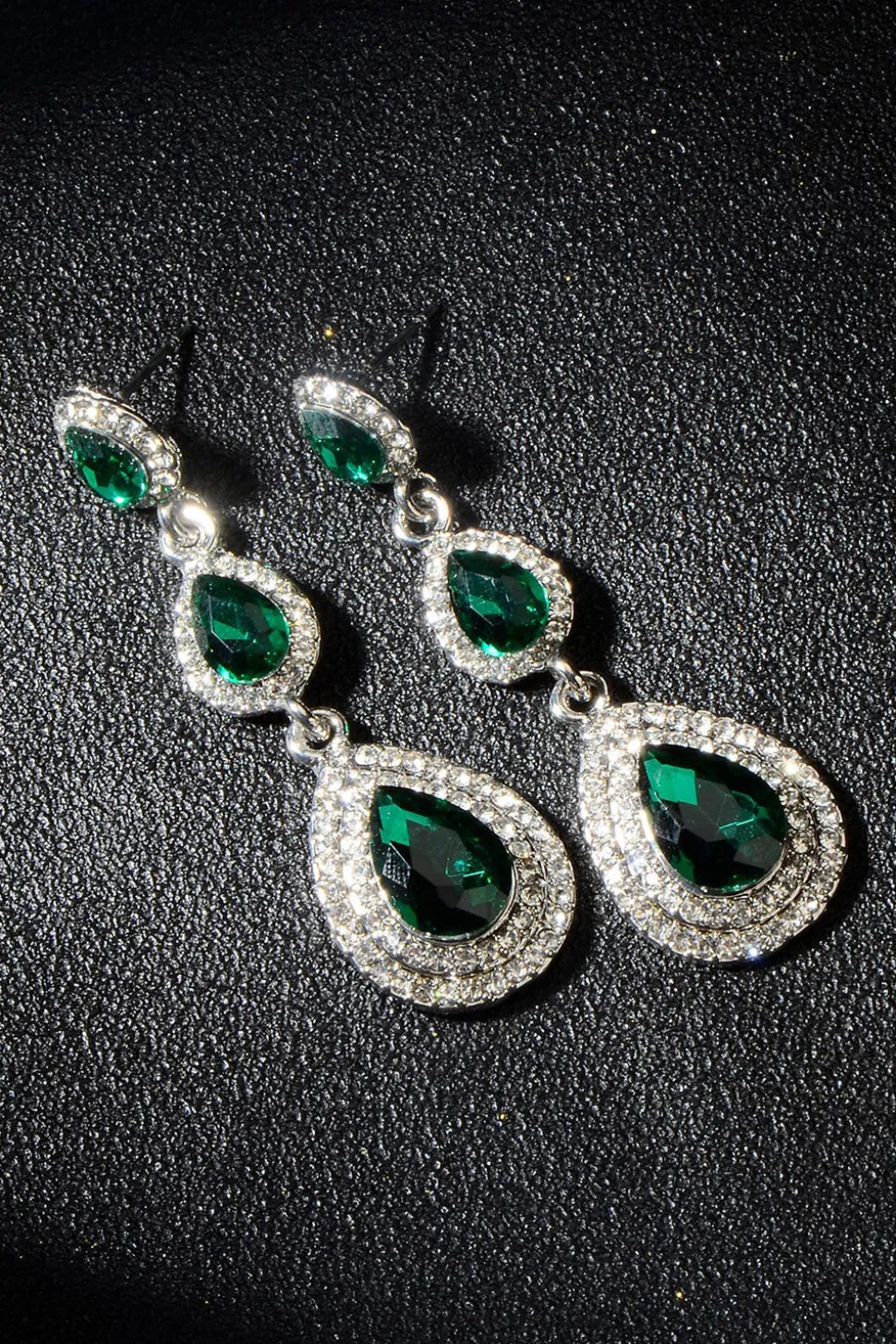 Brincos de strass verde escuro