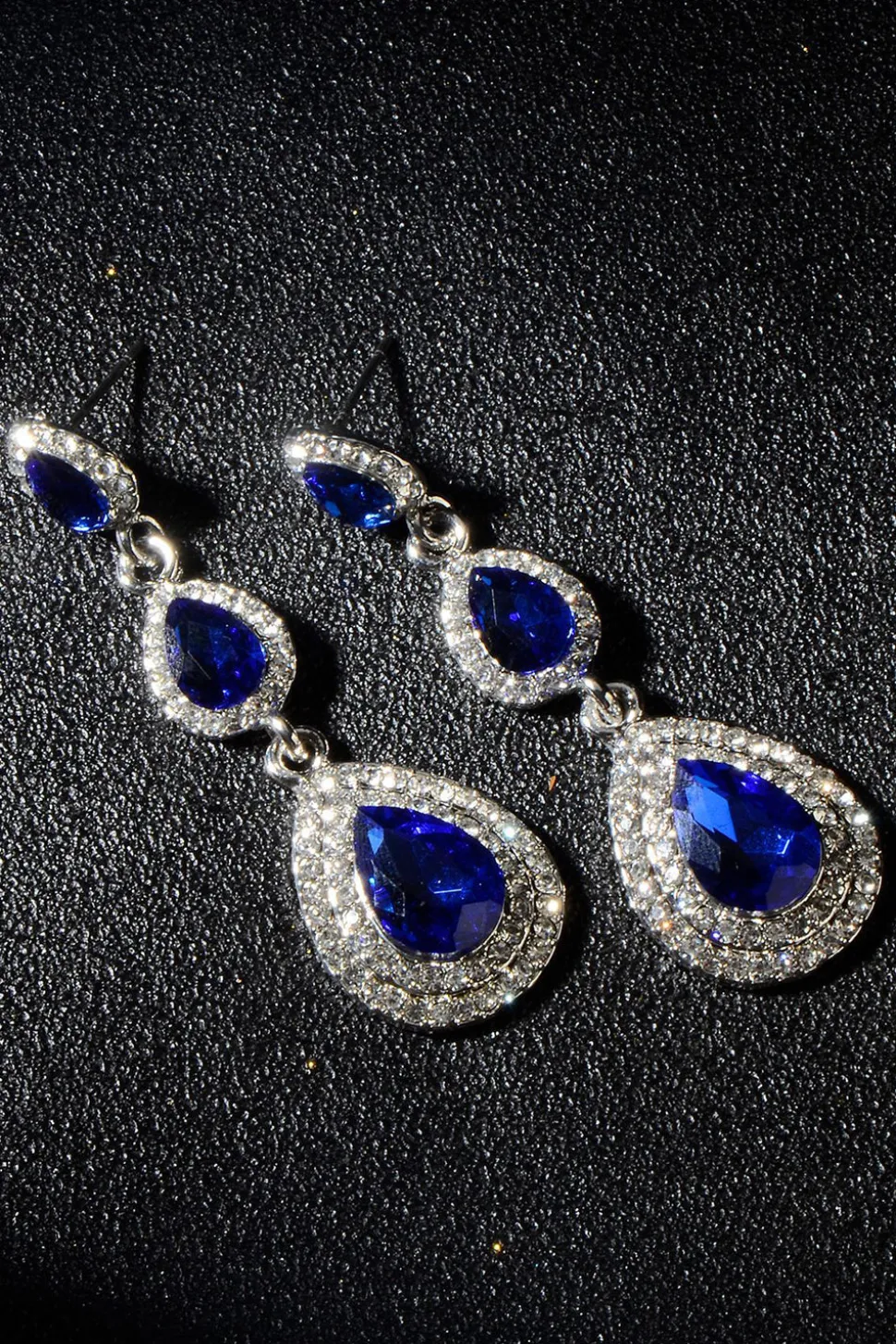 Brincos de strass verde escuro
