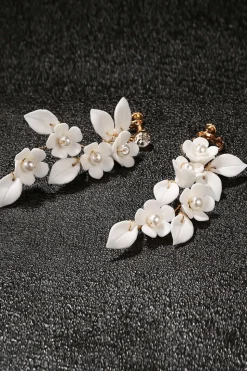 Brincos dourados de flores