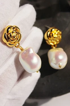 Brincos em forma de rosa pérola stud