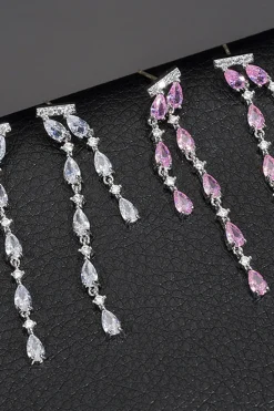 Brincos longos de strass rosa