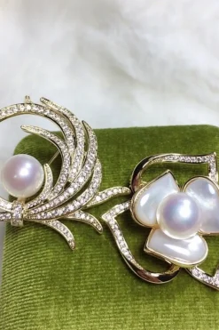 Broche Branco Rhinestone & Pearls