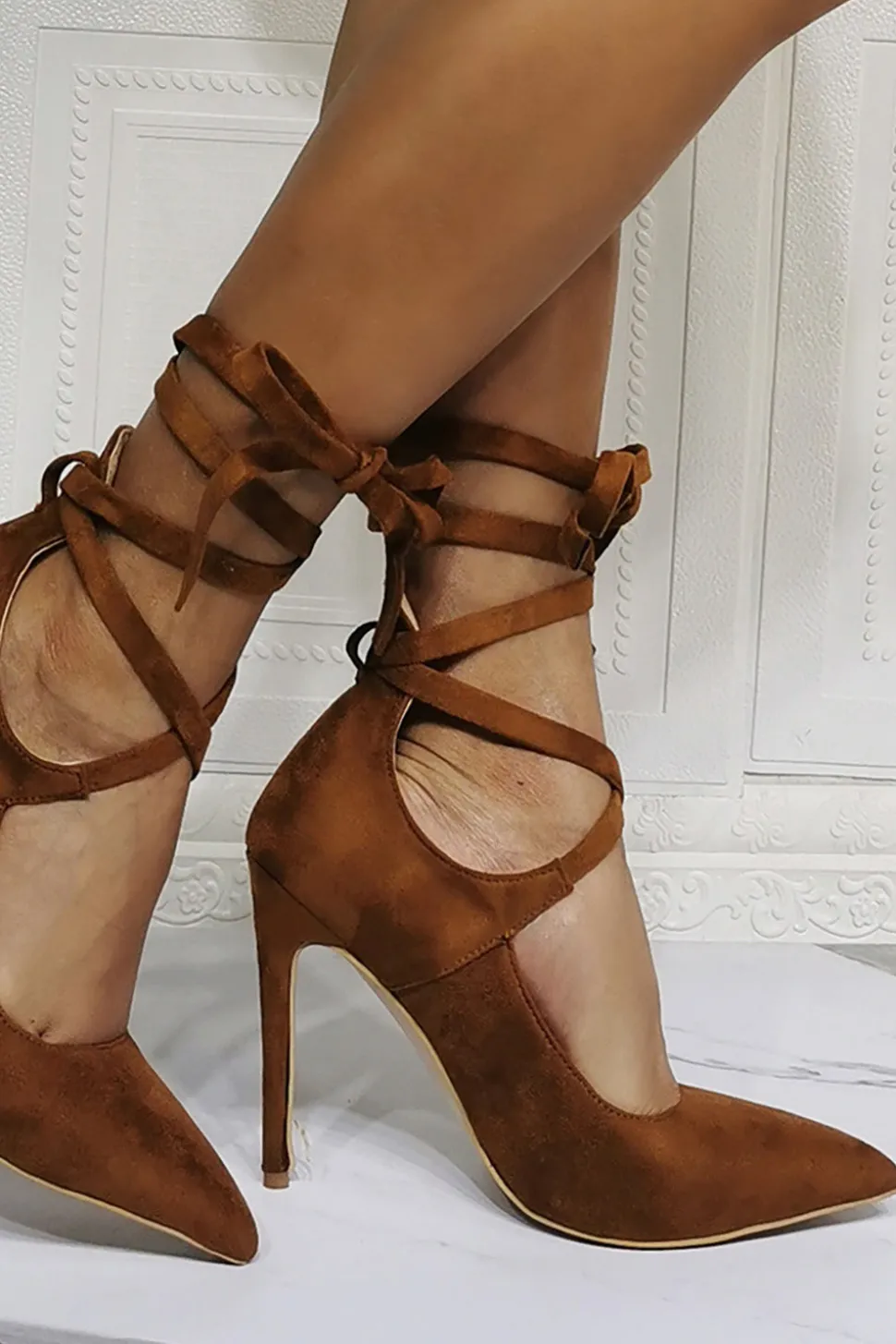 Brown Strappy Stiletto Sapatos Apontados do Dedo