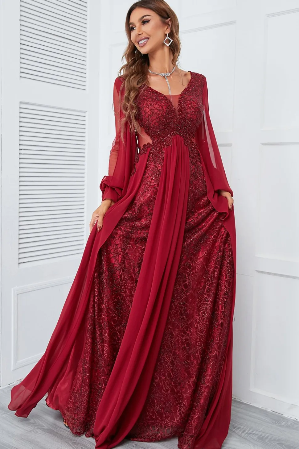 Burgundy Beaded Longo vestido de baile com renda