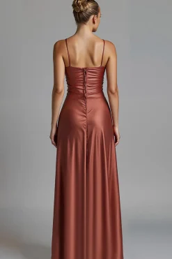 Cabernet Bainha Alta Baixa Espaguete Correias Vestido de Noite com Folhos