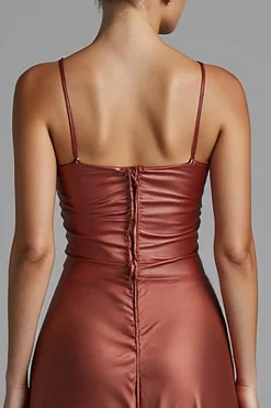 Cabernet Bainha Alta Baixa Espaguete Correias Vestido de Noite com Folhos