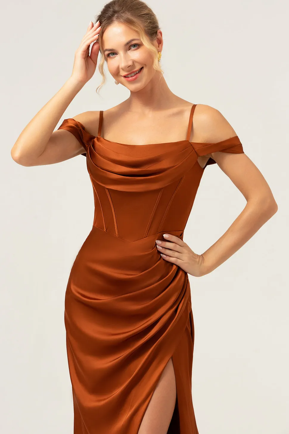 Café Sereia Ombro Frio Espartilho Espartilho Longo Vestido de Dama de Honra com Fenda