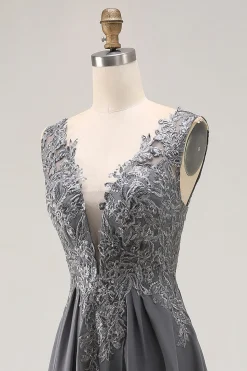 Carvão A Line V-Neck Lace Long Mother of the Bride Dress with Appliques