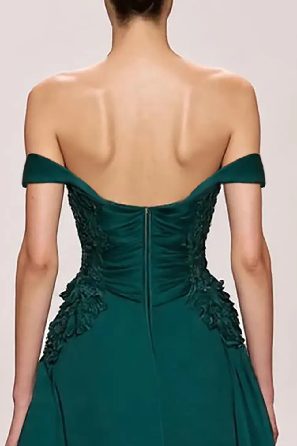 Cetim verde claro uma linha vestido de noite longo com apliques