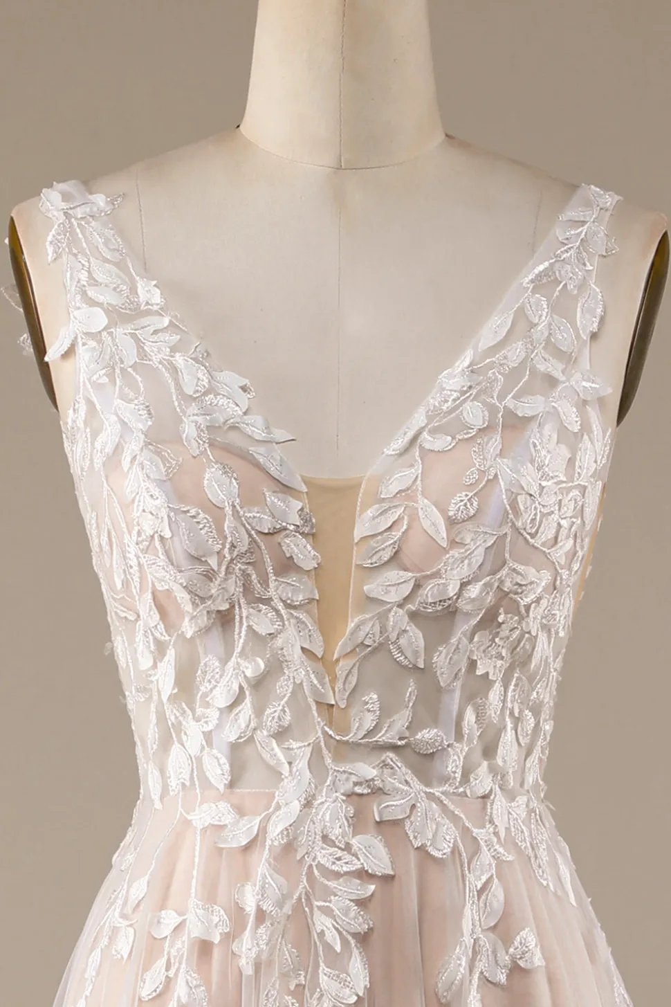 Champagne V-Neck Backless Tule Vestido de Noiva com Renda