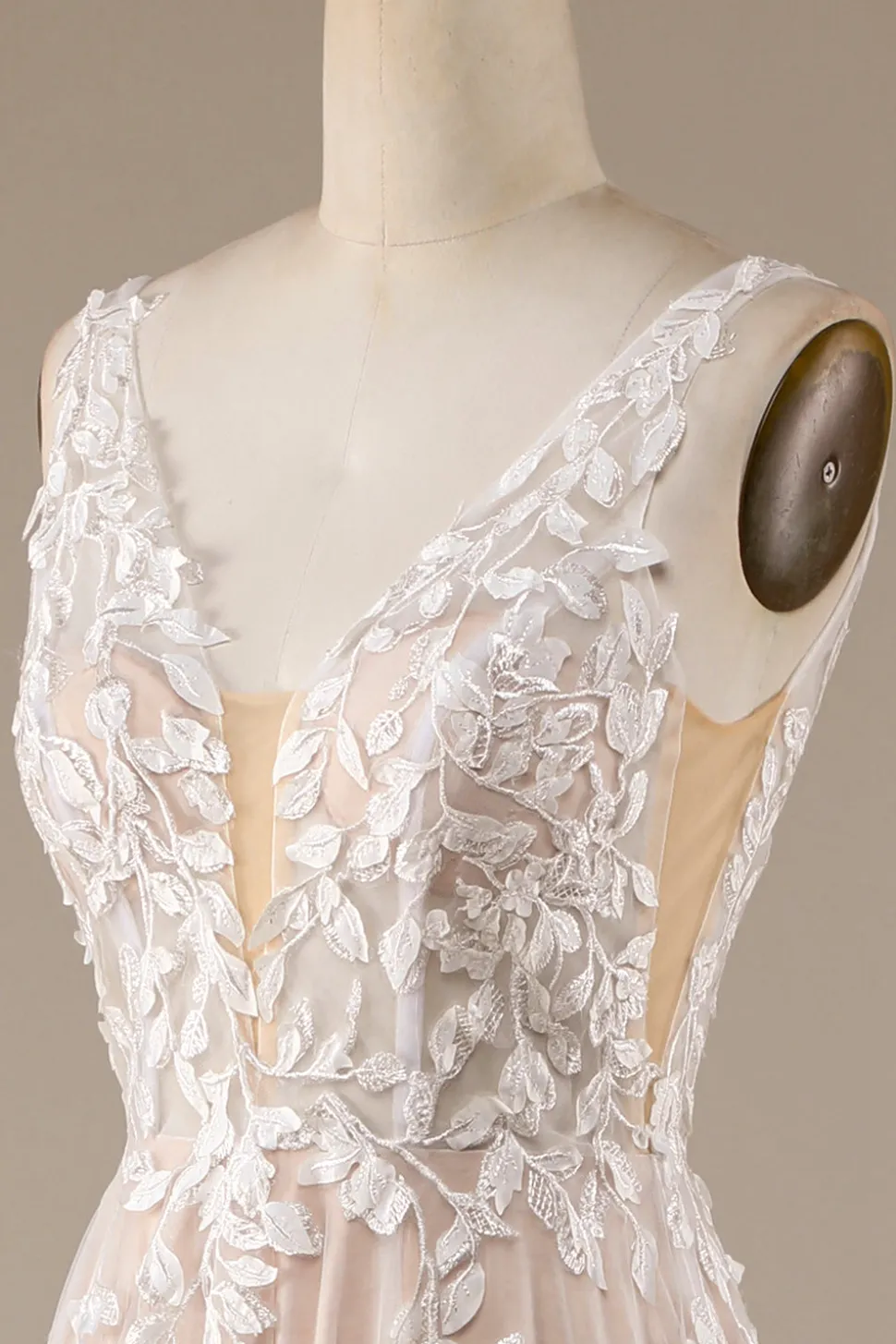 Champagne V-Neck Backless Tule Vestido de Noiva com Renda