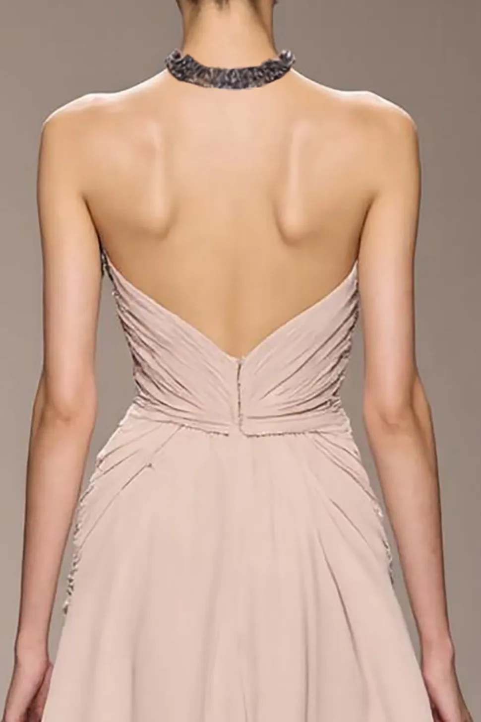 Champanhe cetim Halter longo vestido de noite com missangas