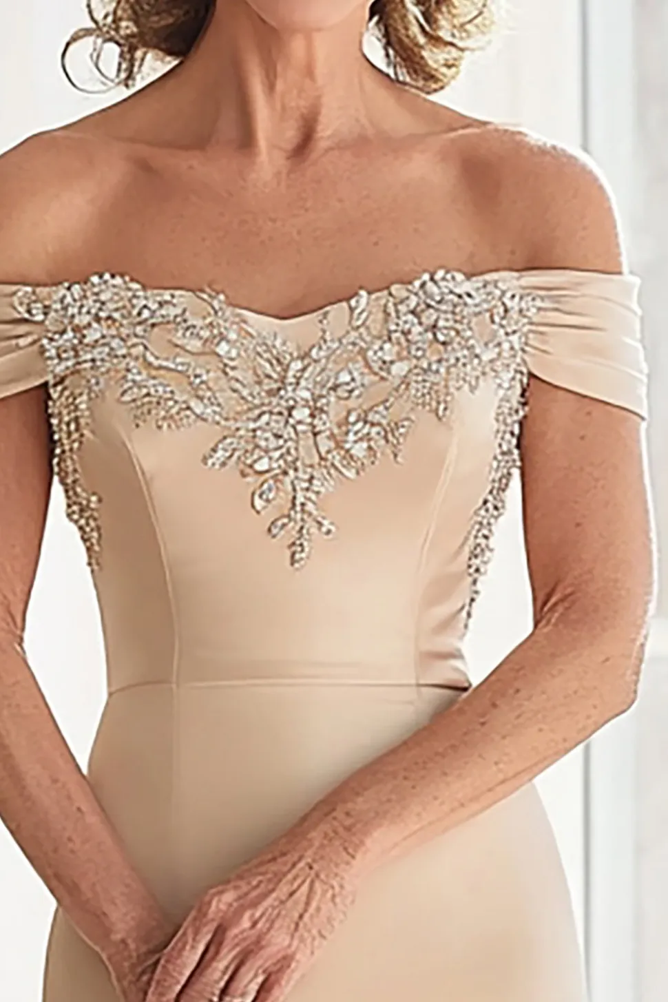 Champanhe fora da bainha de ombro Mãe do vestido de noiva com apliques