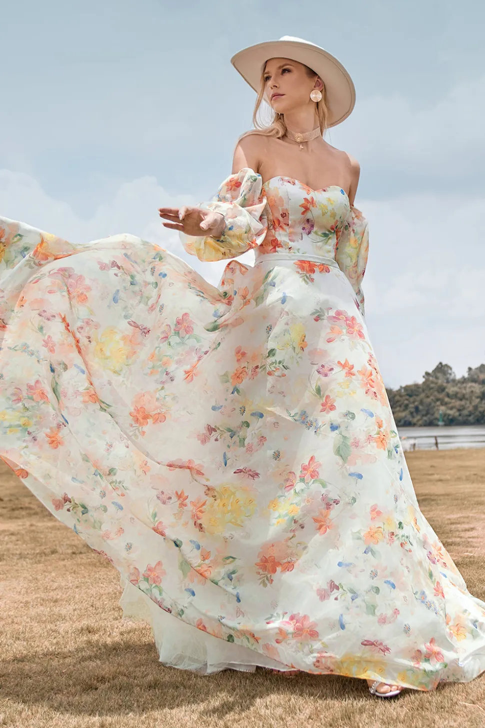 Charming A Line Sweetheart Ivory Floral Sweep Train Vestido de noiva com mangas