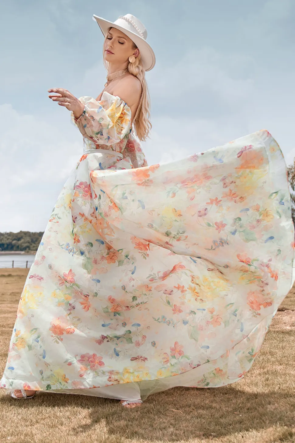 Charming A Line Sweetheart Ivory Floral Sweep Train Vestido de noiva com mangas