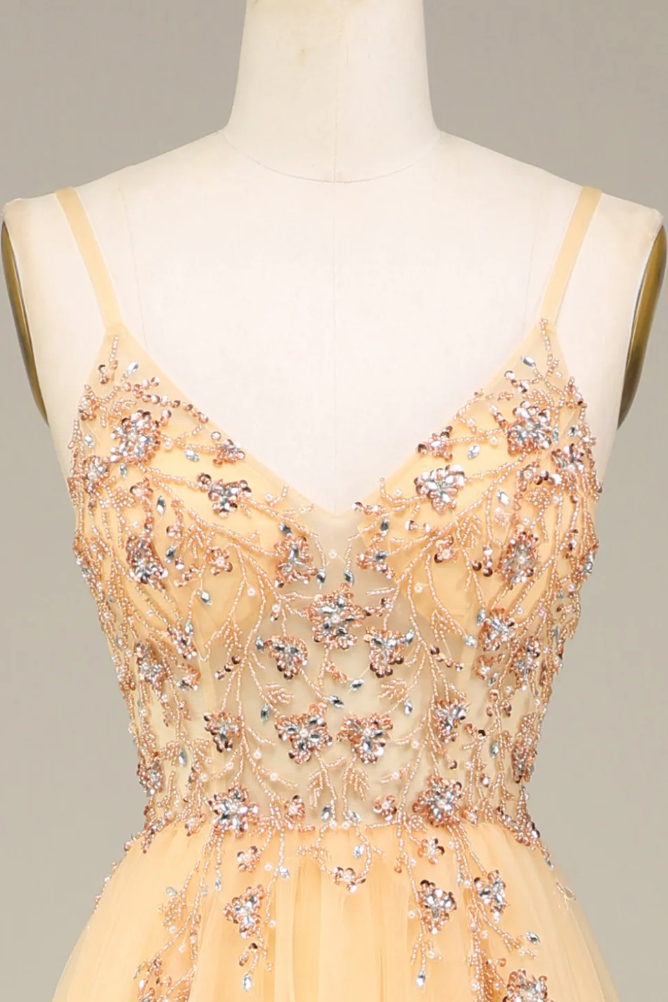 Charmoso A Line Spaghetti Straps Golden Long Prom Dress com Missangas