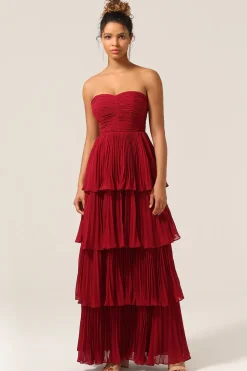 Charmoso A Line Strapless Burgudy Long Bridesmaid Dress com Folhos
