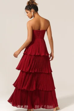 Charmoso A Line Strapless Burgudy Long Bridesmaid Dress com Folhos