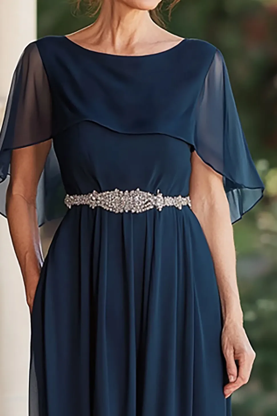 Chiffon A Line Capelet Marinha Mãe da Noiva Vestido com Cintura Frisada