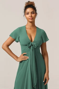 Chraming Uma Linha V-Neck mangas curtas Eucalipto vestido de dama de honra com arco