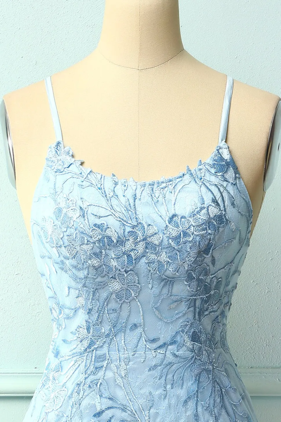 Cintas de espaguete azul céu vestido bodycon
