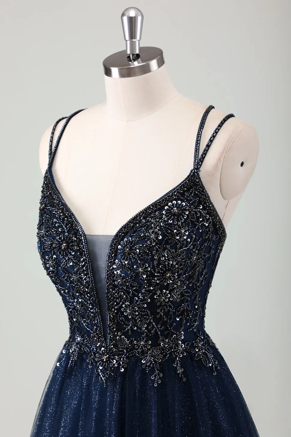 Cintas de Espaguete Marinho Brilhantes Um Vestido de Baile de Formatura Longo da Linha com Sequins