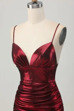 Cintas Metálicas Brilhantes Borgonha Esparguete Apertado Ruched Short Homecoming Dress