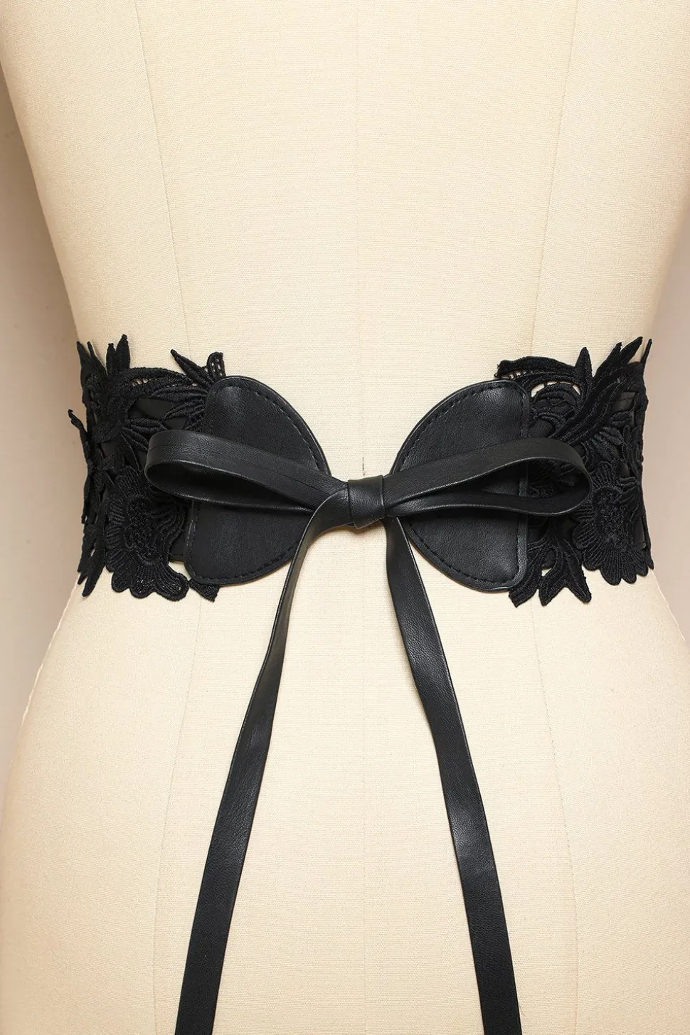 Cinto Elegante com Apliques