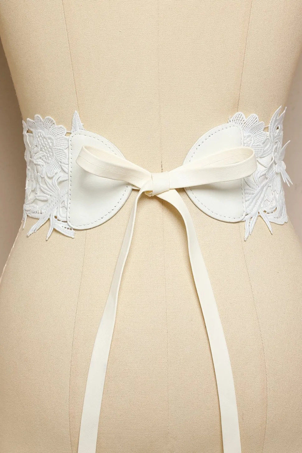 Cinto Elegante com Apliques