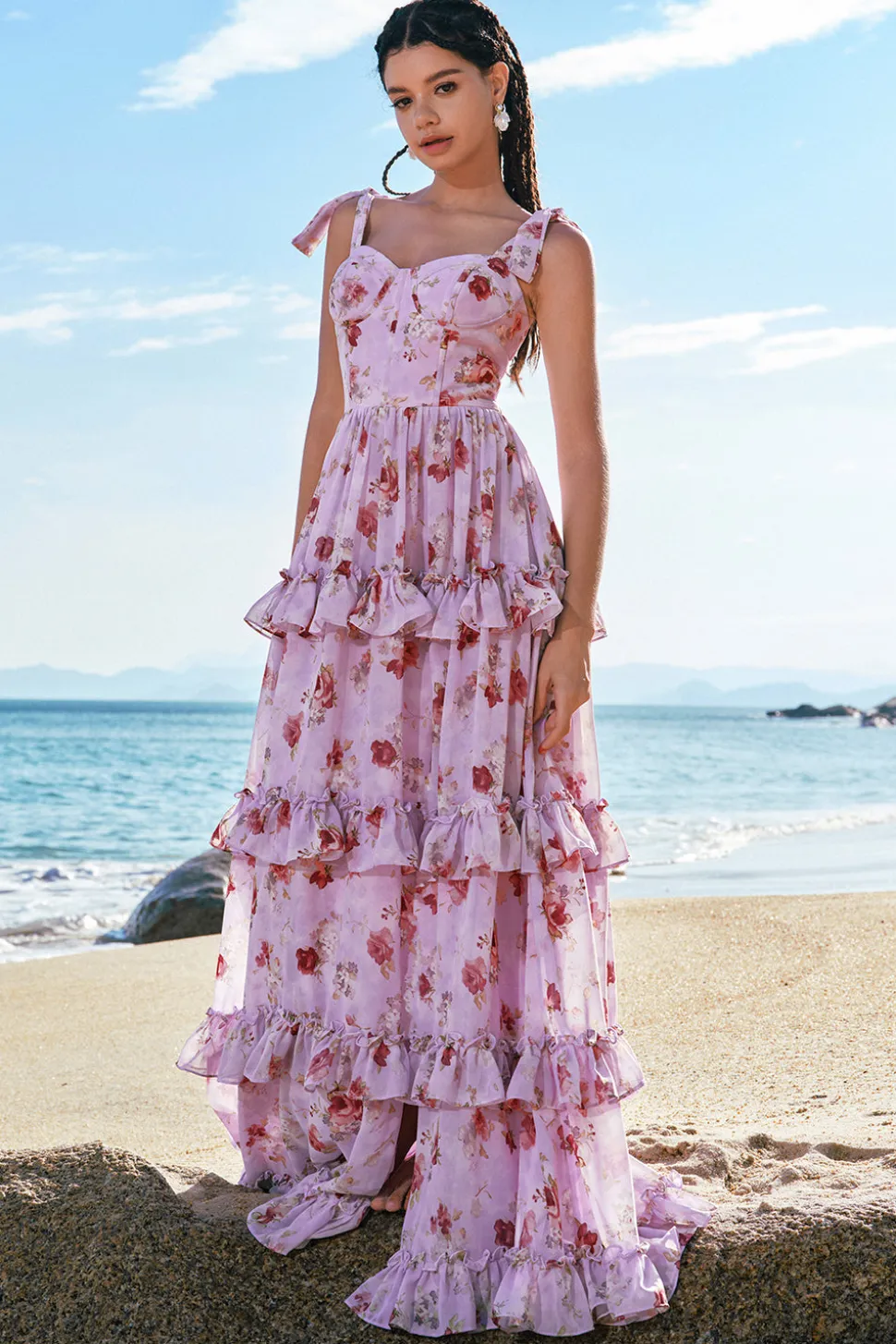 Cinzento roxo A-Line Tiered Estampa vestido floral da dama de honra com fenda de babados