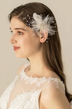 Clipe de cabelo artesanal de flor de pena doce