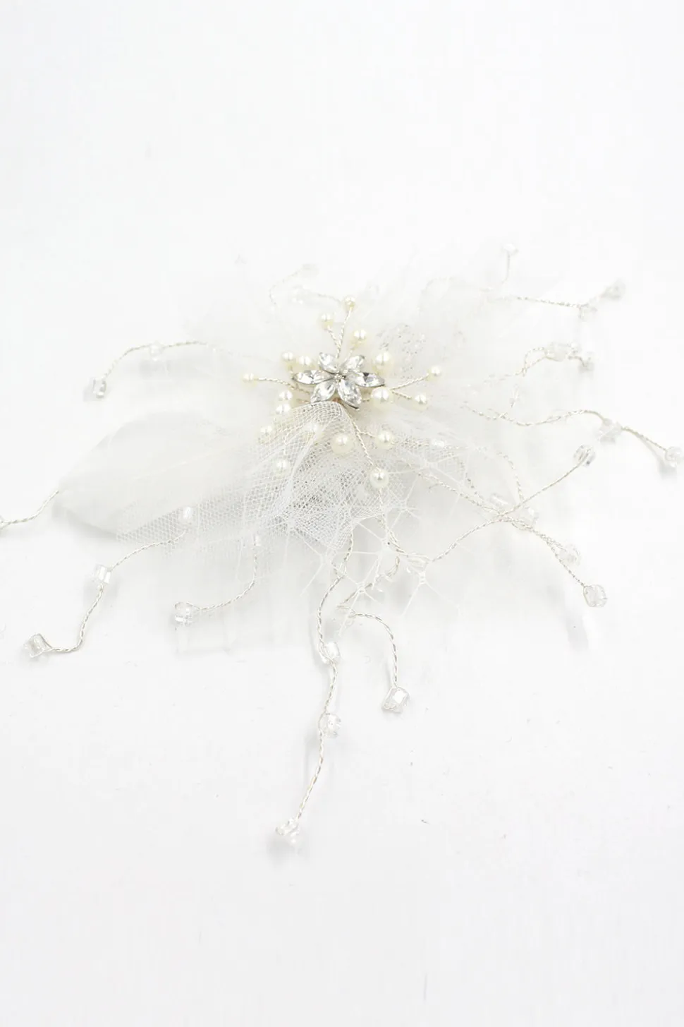 Clipe de cabelo artesanal de flor de pena doce