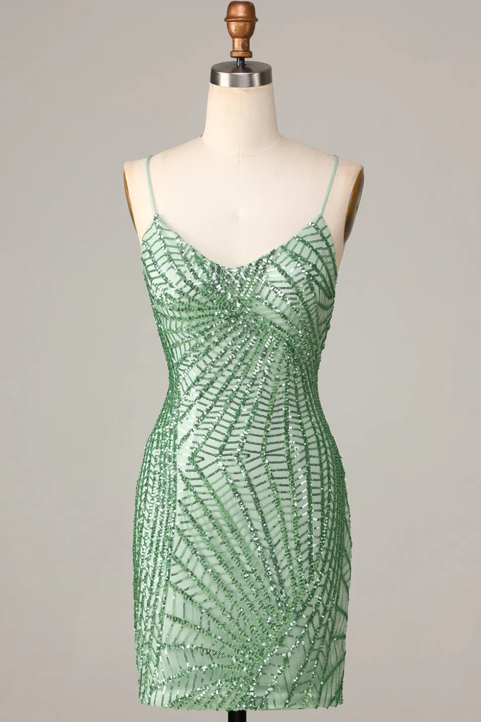 Club Chic Bainha Esparguete Alças Verde Sequins Short Homecoming Dress com Criss Cross Back