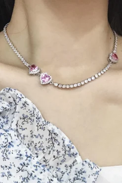 Colar redondo rosa com strass do coração