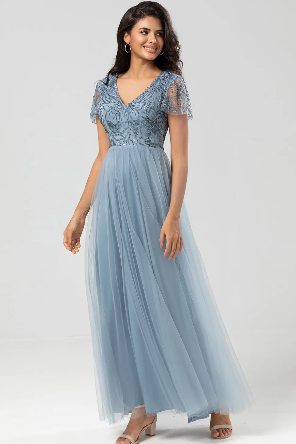Confiantemente Carismático Uma Linha V Pescoço Dusty Blue Long Vestido de Dama de Honra com Missangas