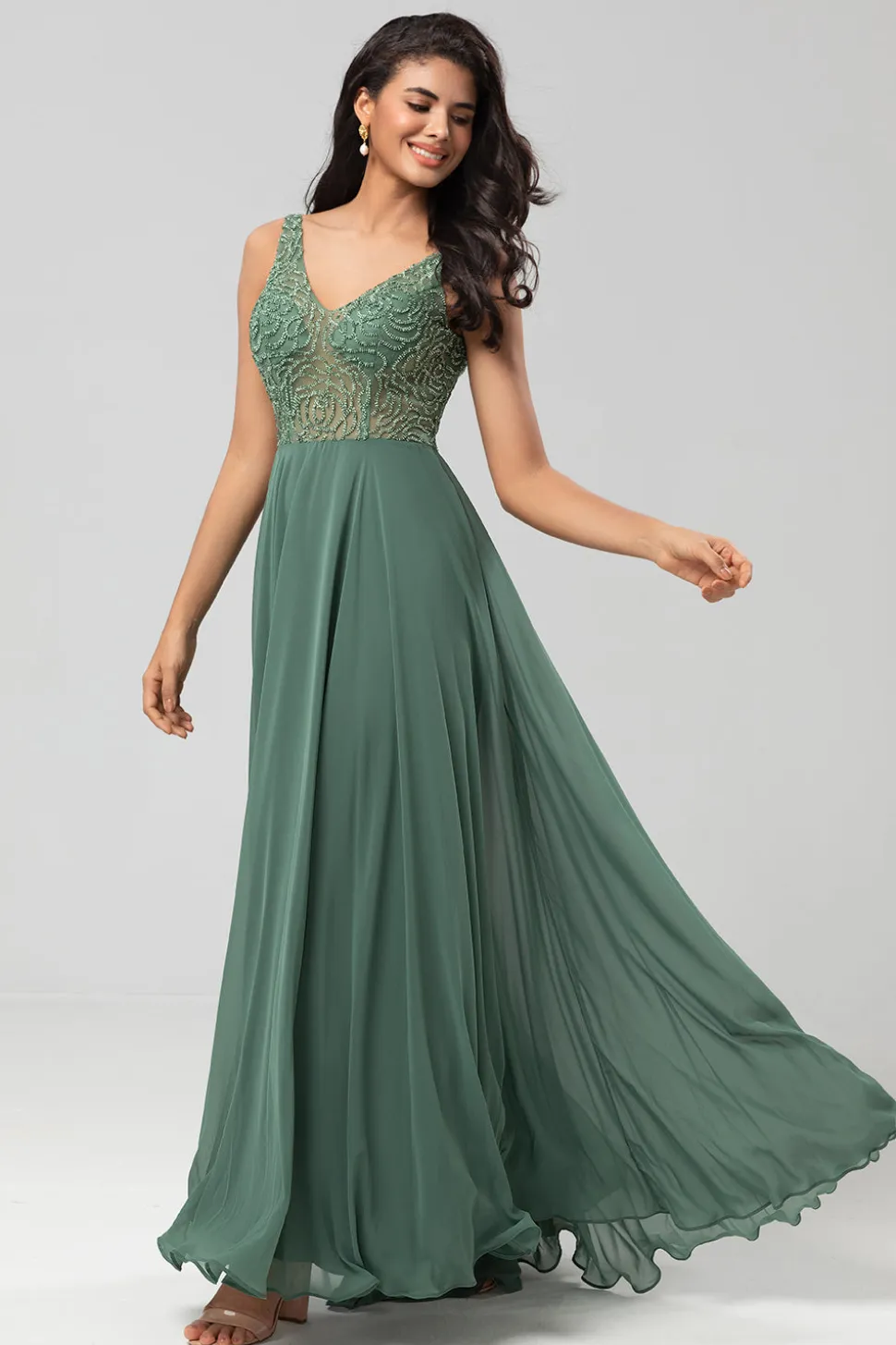Confiantemente Carismático Uma Linha V Pescoço Eucalipto Vestido Longo Madrinha com Missangas
