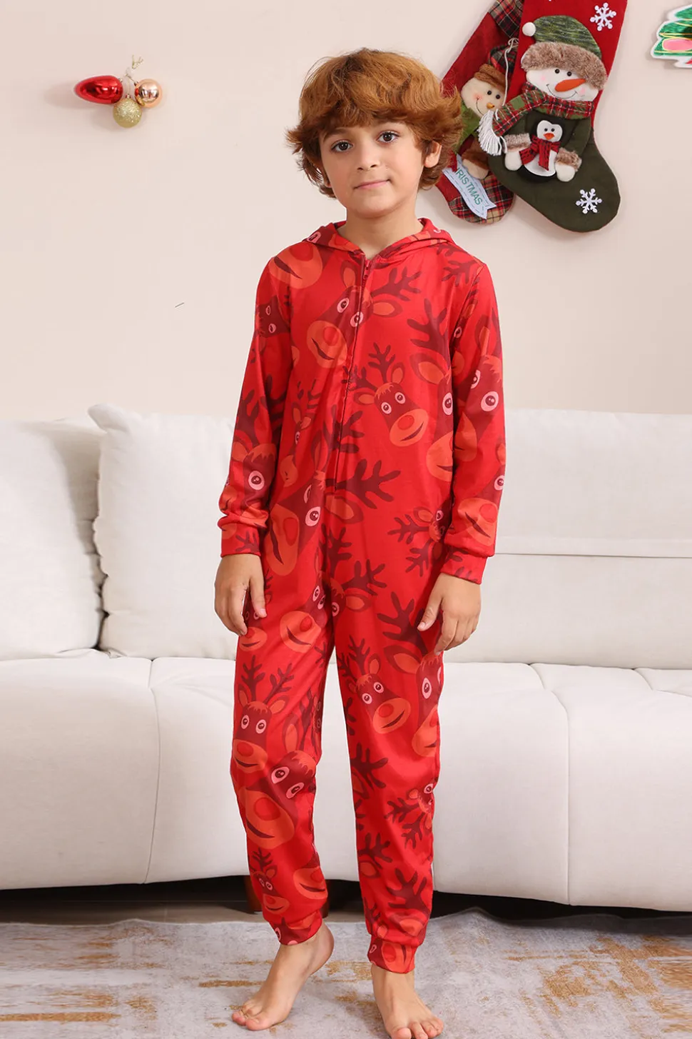 Conjunto de pijama familiar com capuz padrão vermelho