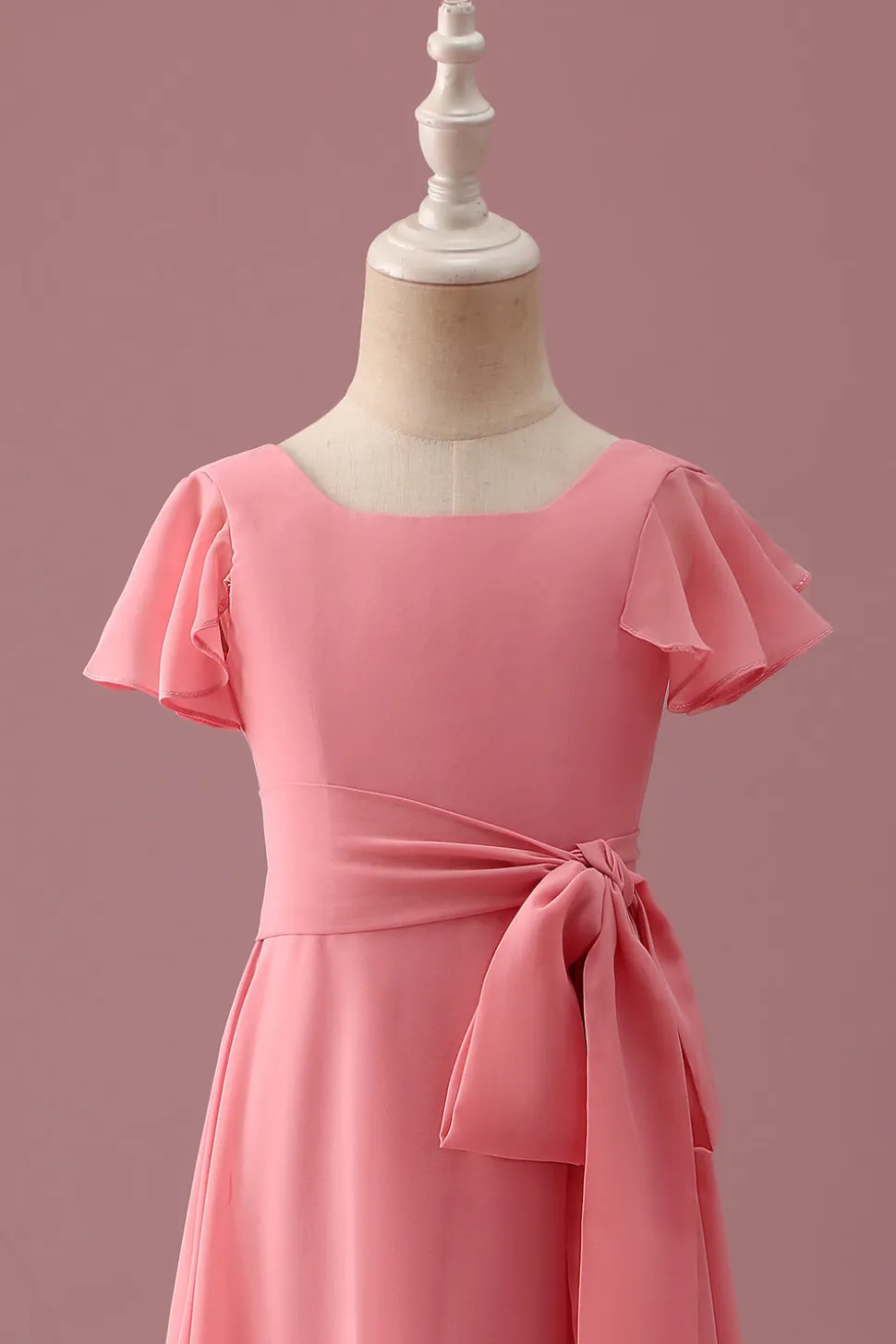 Coral Chiffon mangas curtas uma linha vestido de dama de honra júnior com Bowknot
