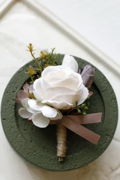 Corsage de pulso de baile de damasco e Boutonniere masculino para casamento