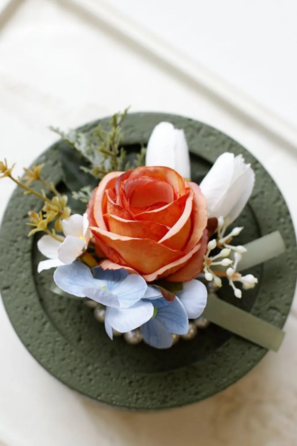 Corsage de pulso de baile de damasco e Boutonniere masculino para casamento