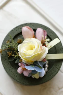 Corsage de pulso de baile de damasco e Boutonniere masculino para casamento