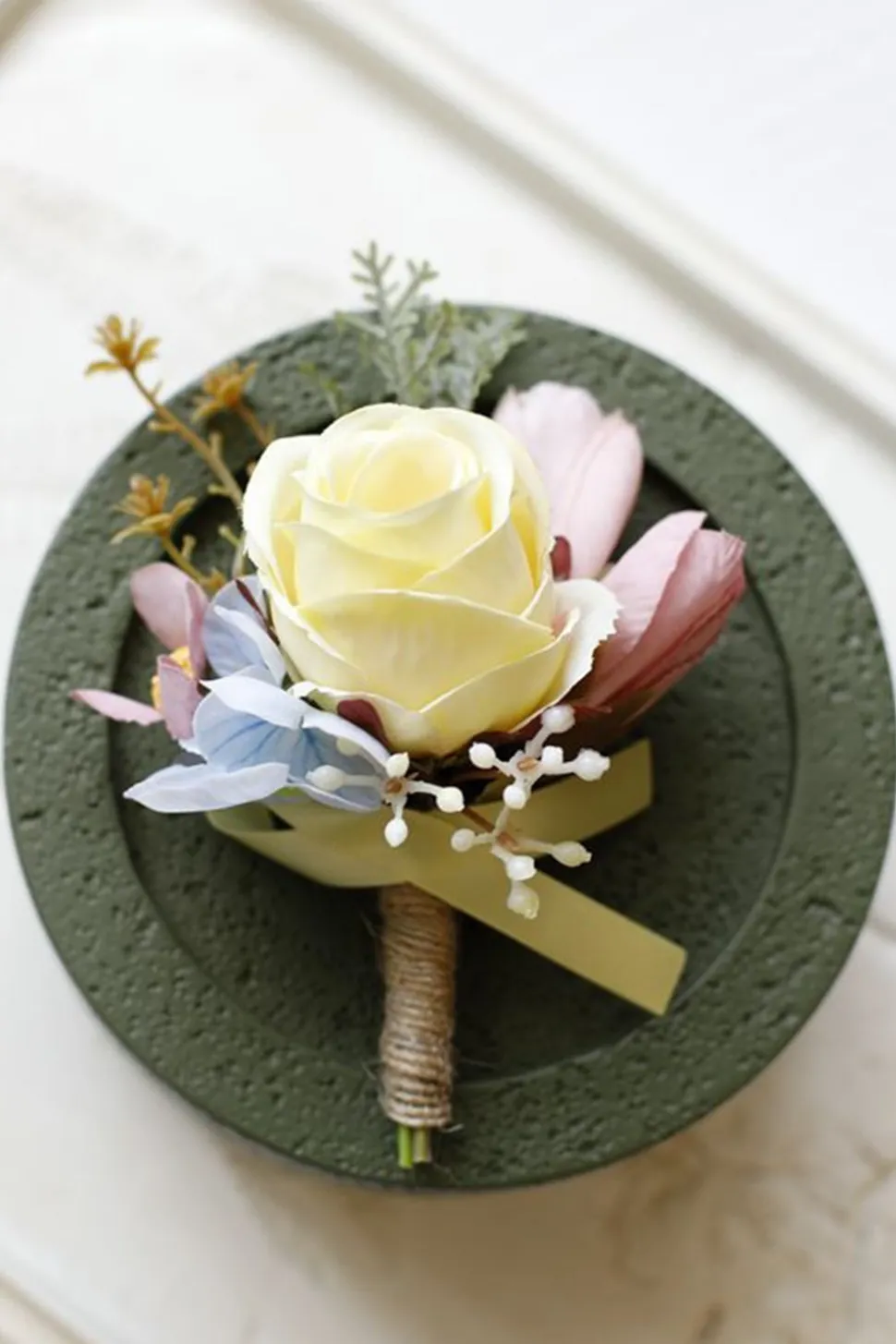 Corsage de pulso de baile de damasco e Boutonniere masculino para casamento