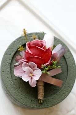 Corsage de pulso de baile de damasco e Boutonniere masculino para casamento