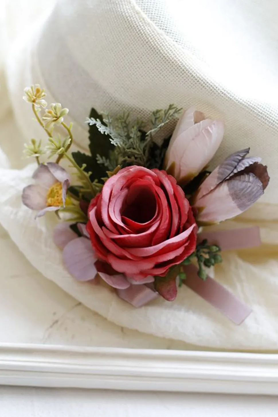 Corsage de pulso de baile de damasco e Boutonniere masculino para casamento