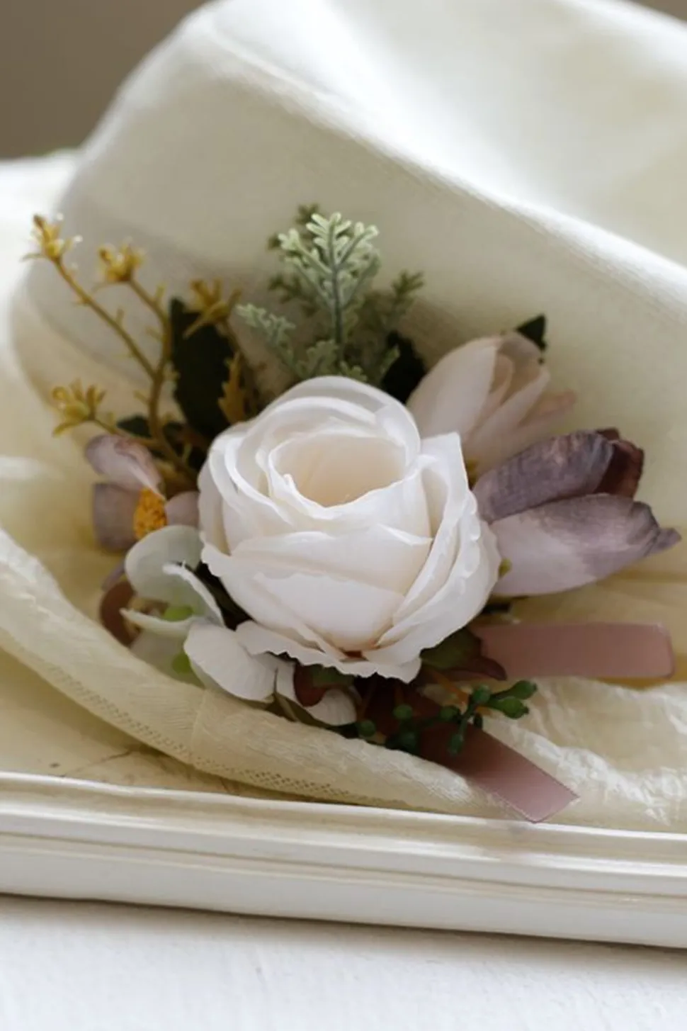 Corsage de pulso de baile de damasco e Boutonniere masculino para casamento