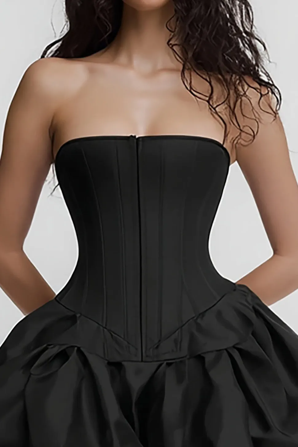 Corset A-Line Strapless Cetim Vestido Preto com Folhos