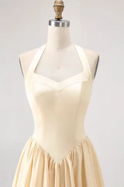 Daffodil Halter Uma linha de cetim vestido de dama de honra