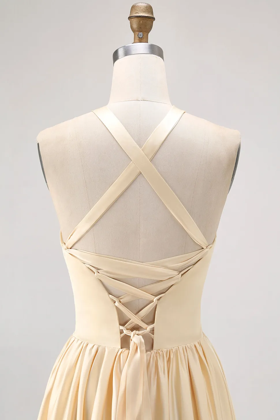 Daffodil Halter Uma linha de cetim vestido de dama de honra