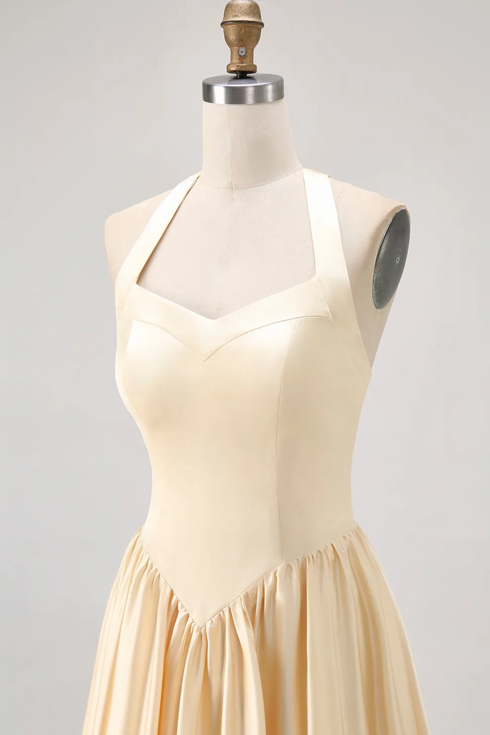 Daffodil Halter Uma linha de cetim vestido de dama de honra