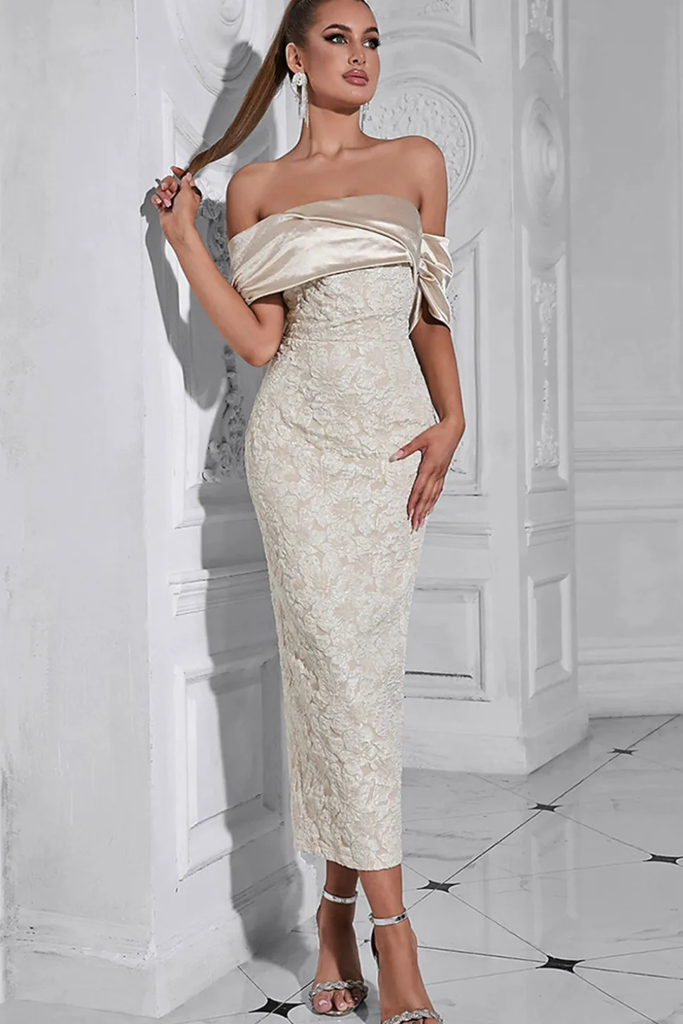 Damasco fora do ombro apliques bainha vestido de noite